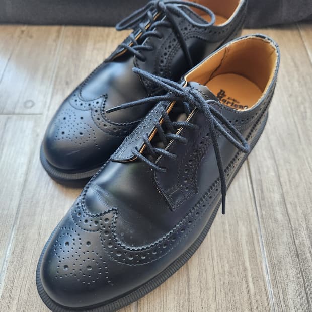 닥터마틴 브로그 윙팁 블랙 (260)