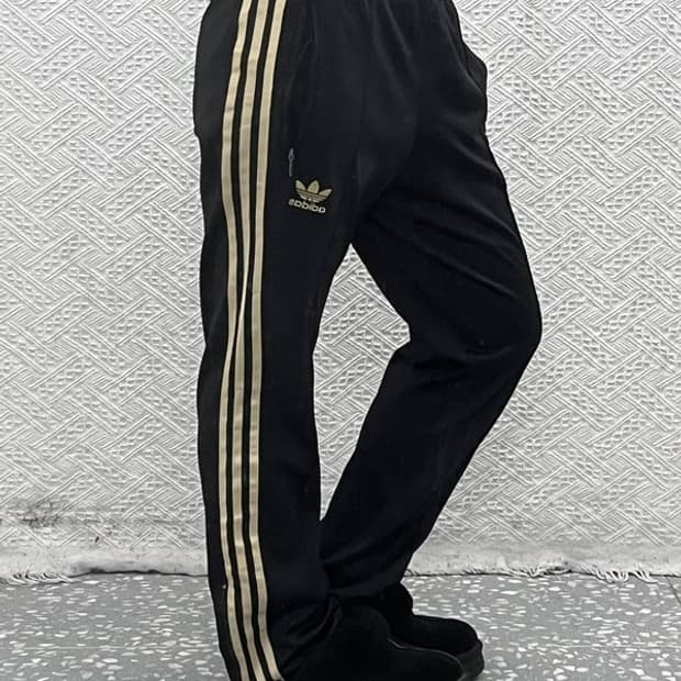 아디다스 흑탭 Y2K 유로파 대장핏 검골 트랙팬츠 95 C09923