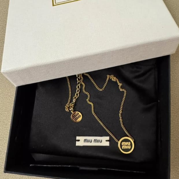 정품 미우미우 로고 디스크 골드 넥체인 판매합니다