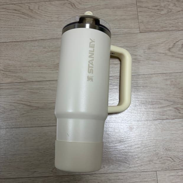스탠리 퀜처 프로투어 플립 스트로 텀블러 887ml 크림
