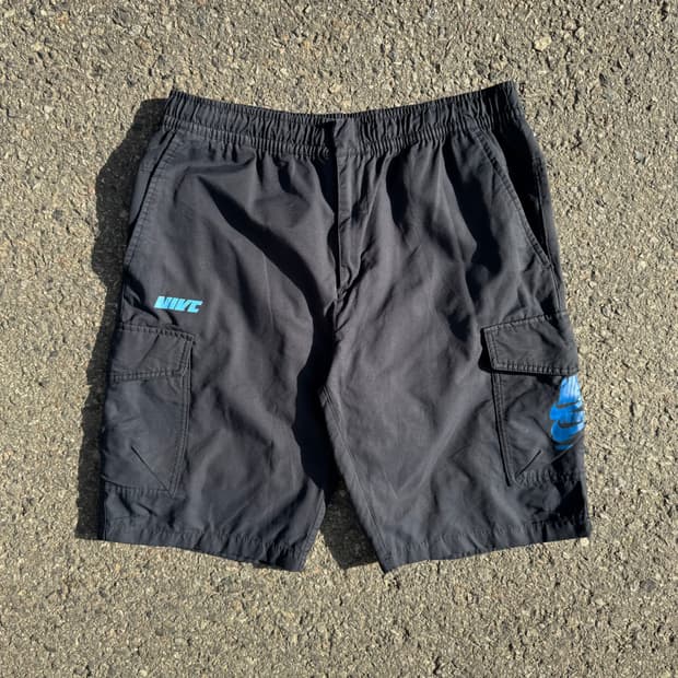 나이키 로고 카고 반바지