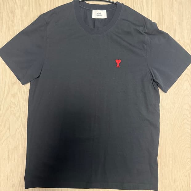 아미 스몰 하트 로고 티셔츠 블랙