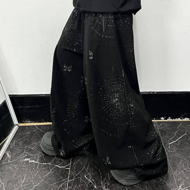 니들스 파일 자카드 스파이더 웹 H.D 트랙팬츠 블랙