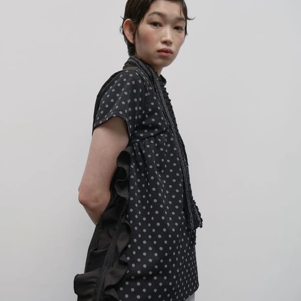 타입서비스 Asymmetrical Dotted Ruffled zip to