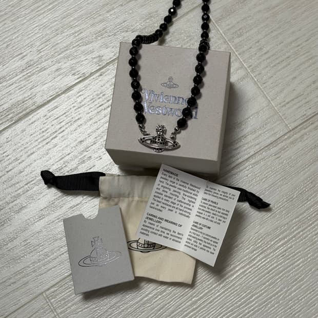 비비안 메살린 블랙 초커 목걸이