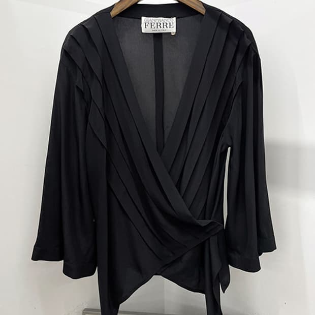 GIANFRANCO FERRE_ silk 100% (M)