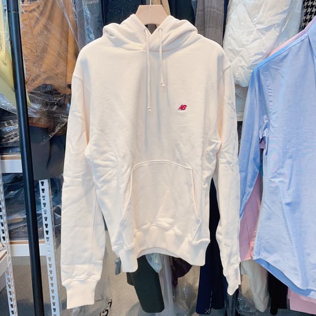 (정품/새상품) 뉴발란스 공용 베이지 NB 자수 로고 후드