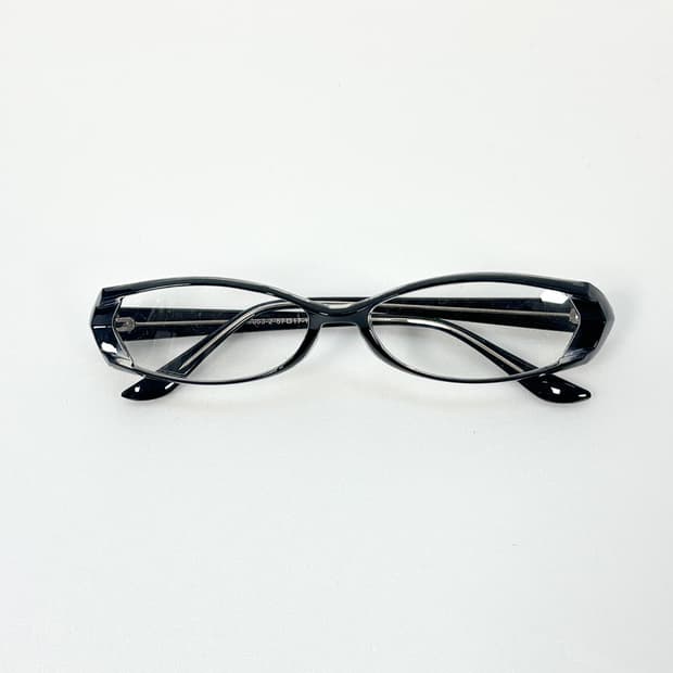 volume-cut square cat-eye glasses