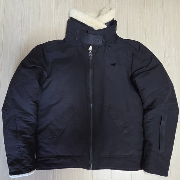 뉴발란스 다운 패딩 무스탕