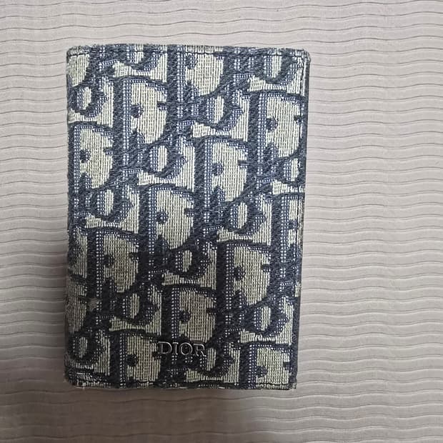 디올 카드지갑 팝니다