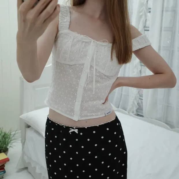 드라이로즈 펀칭 버튼 블라우스