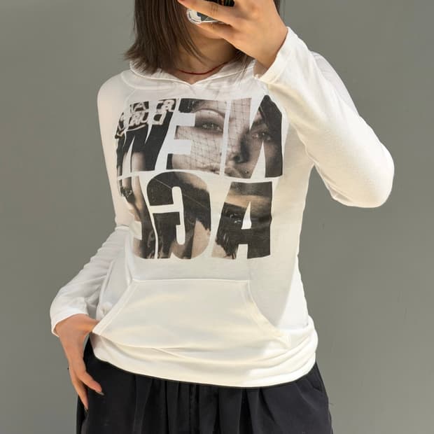 printing & lettering detail hood sleeve