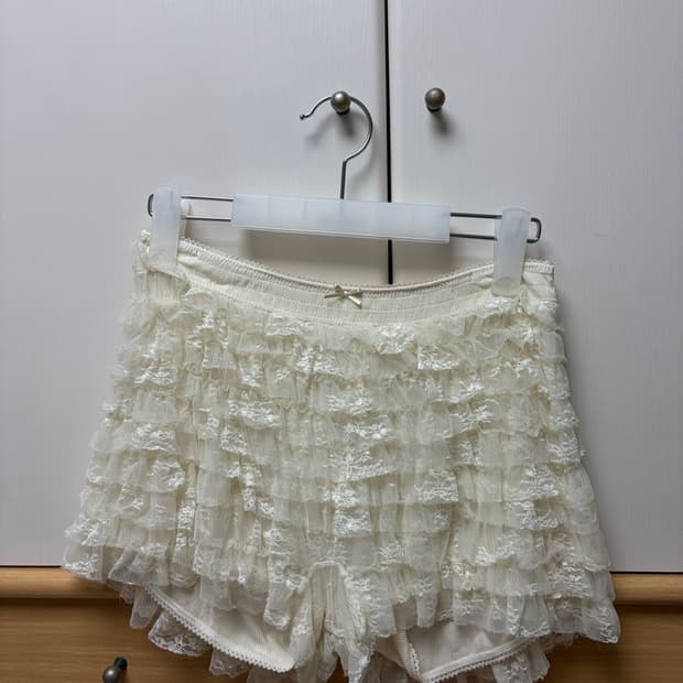 글로니 POLLY LACE BLOOMER SHORT 레이스 프릴 숏팬츠