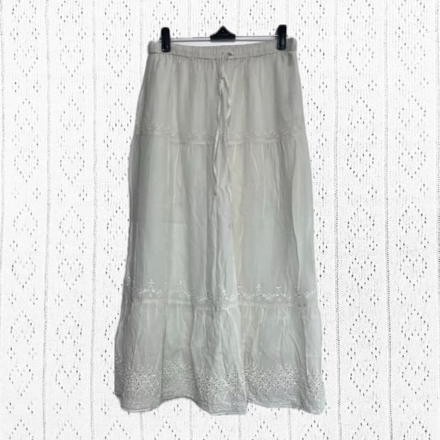 아이보리 펀칭 레이스 롱스커트
