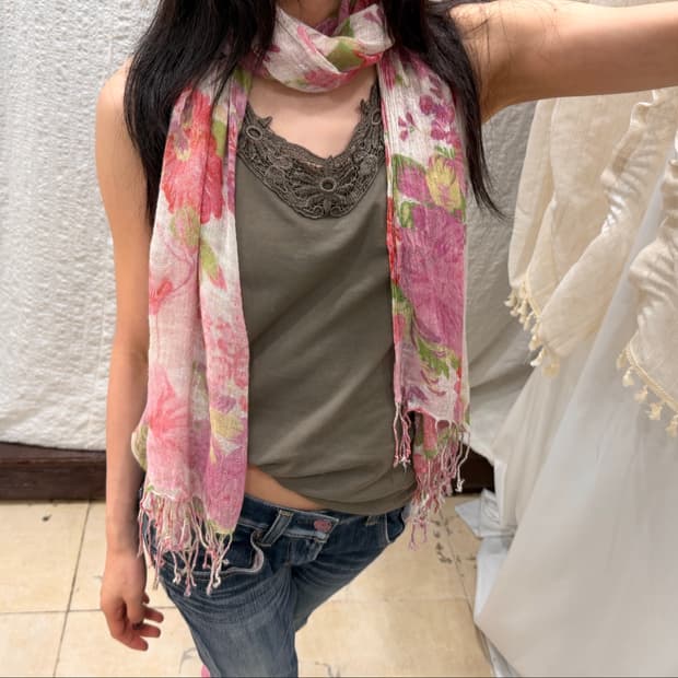 Bloom blush muffler