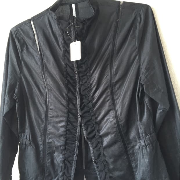 Line detail high neck shirt