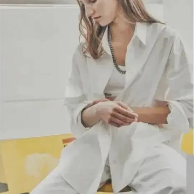 YOUR NAME HERE 유어네임히얼 화이트 셔츠