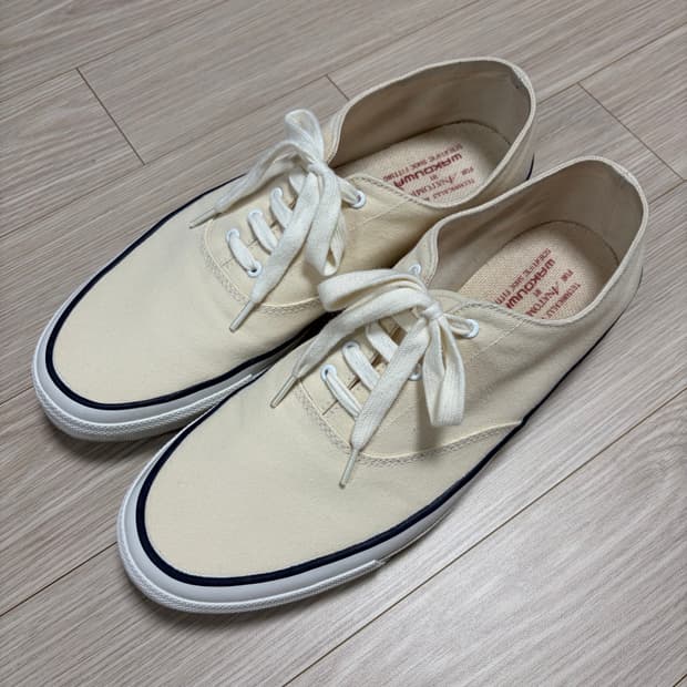 와쿠와 덱슈즈 270 사이즈 판매합니다.