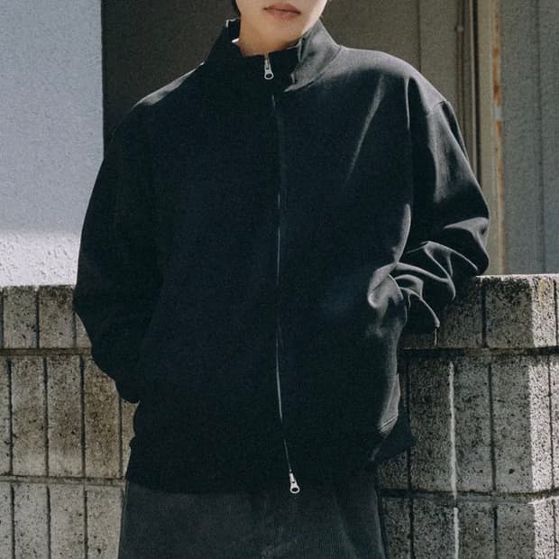 풀 집 핑거 홀 스웨트 셔츠 [블랙]