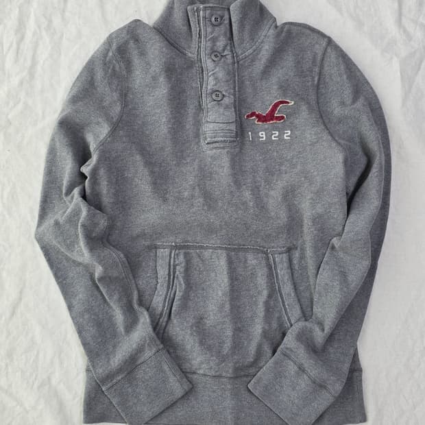 홀리스터 버튼넥 맨투맨