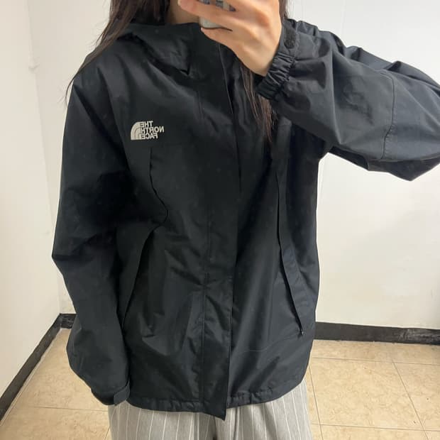 The North Face Martis Windbreaker