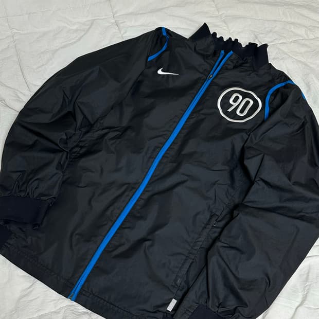 나이키 토탈 90 바람막이 미디움