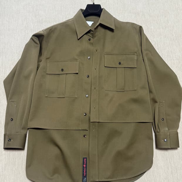 보테가 베네타 카키 셔츠(46)