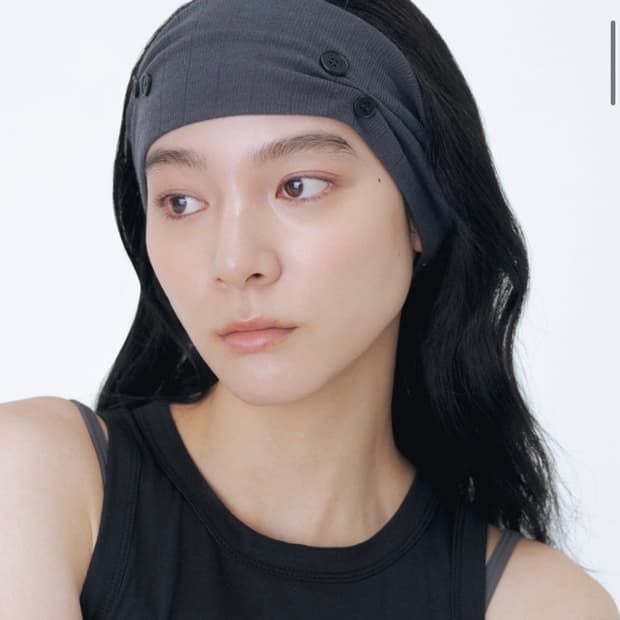 미세키서울 버튼단추 셔링 헤어밴드 차챠콜 / 무신사빈티지코이세이오헤시오