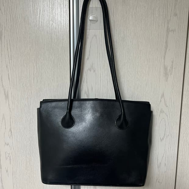 ISSEY MIYAKE 이세이미야케 레더 숄더백 블랙