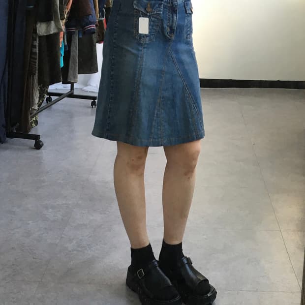 Pocket point denim midi skirt