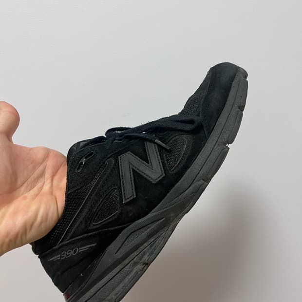 뉴발란스 990v4 트리플블랙 285