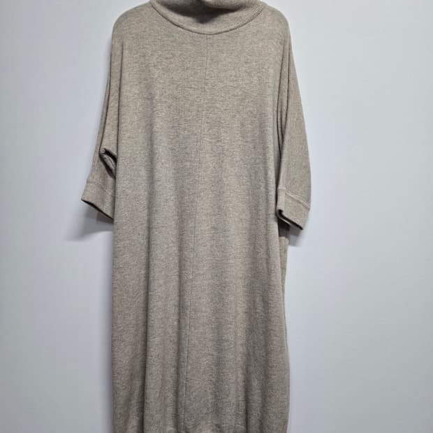 BLOOM 목폴라 반팔 니트 원피스 베이지