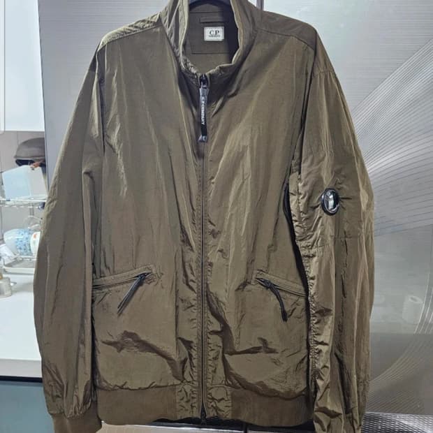cp 옷 상태 좋음. 씨피컴퍼니 바람막이 자켓 팝니다 나일론