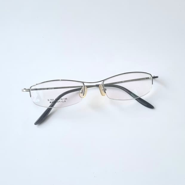 데드스탁  SIHOI JAPAN 반무테 안경테