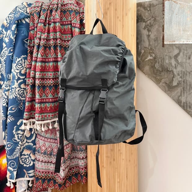 mhl 그레이 나일론 버클 백팩