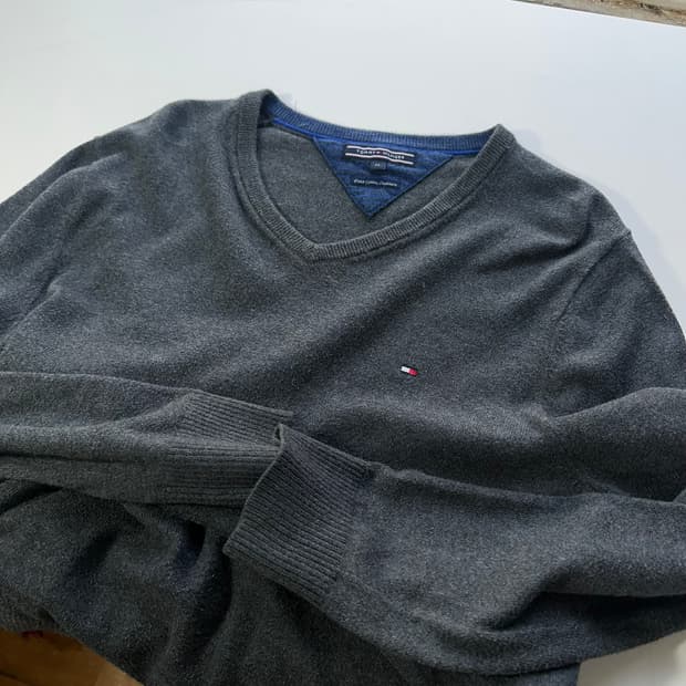 M 95 타미힐피거 챠콜 캐시미어혼방 얇은피마코튼 브이넥니트