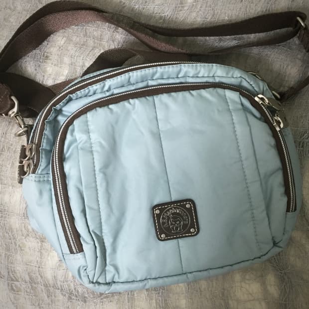 Mint cat detail padded cross bag