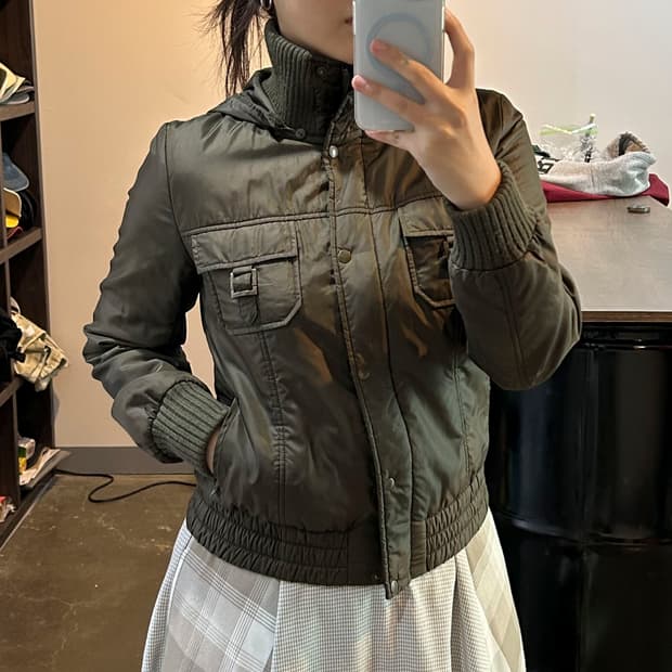 카키 포켓 후드 점퍼