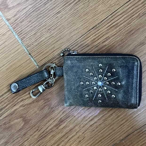 폴리테루 스터드 카드지갑