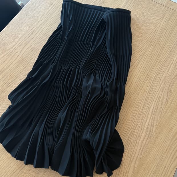 ▫️Giorgio Armani Pleats Skirt