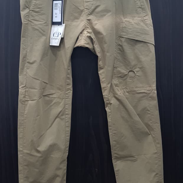CP COMPANY 시피컴퍼니 바지 새상품 (하자있음)