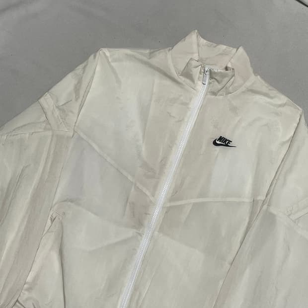 Xl 나이키 흰색 바람막이 