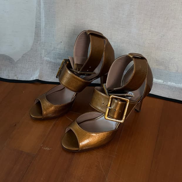 metallic buckle sandal heel
