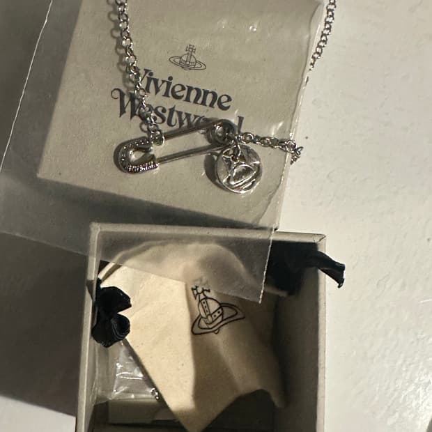 비비안웨스트우드 이모진 클립 목걸이