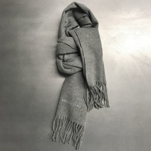 발렌티노 그레이 머플러