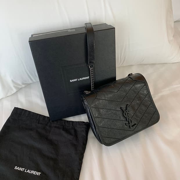 입생로랑 니키 체인 월렛백