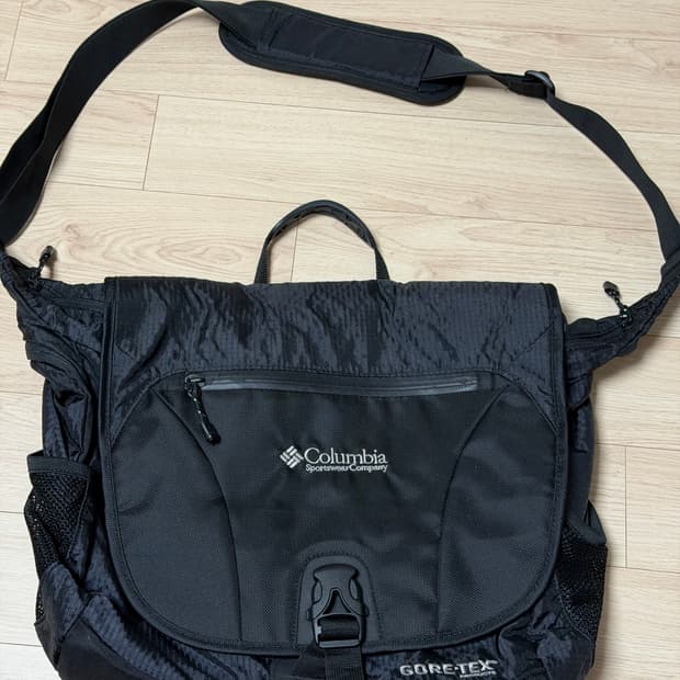 컬럼비아 고어텍스 70주년 크로스백 메신저백