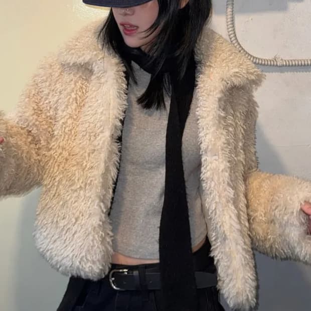 시스에이 컬리 퍼자켓 베이지