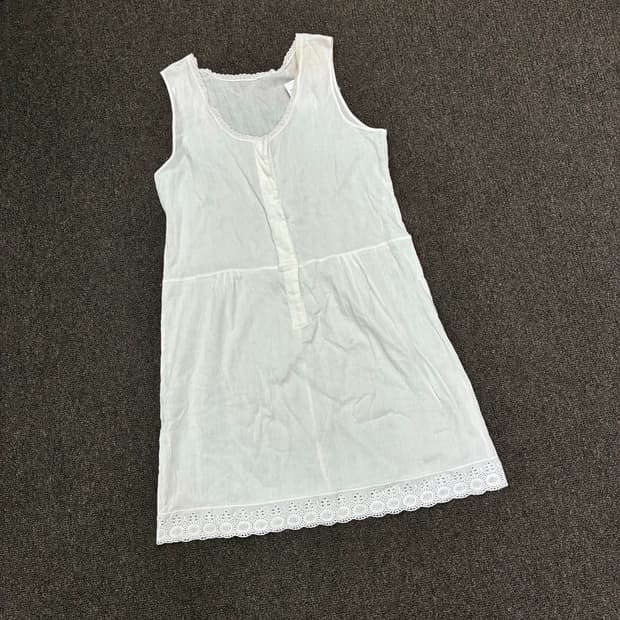 M) Japanese vintage 여성 펀칭 디테일 화이트 나시 원피스