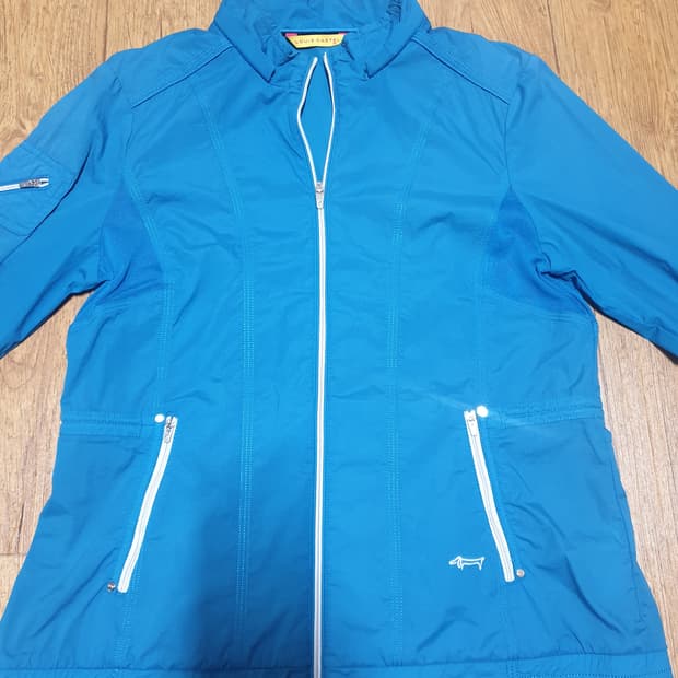 1023 루이까스텔 골프 바람막이 95 사이즈입니다